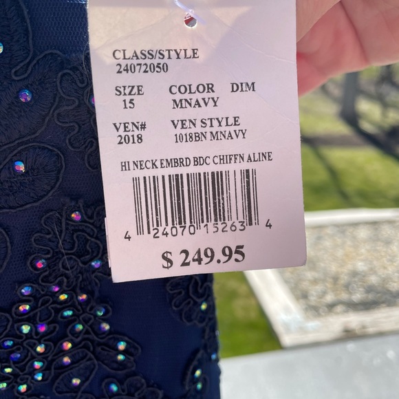 Navy blue halter prom dress. - Picture 9 of 9